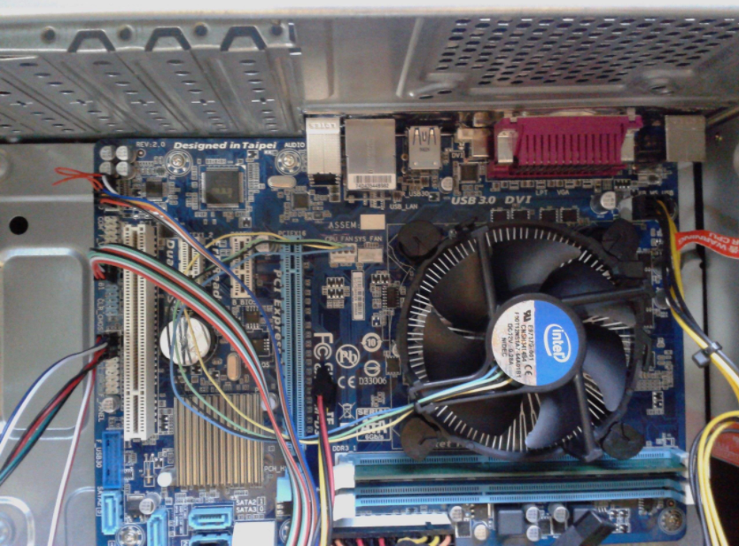 組裝電腦內(nèi)部圖